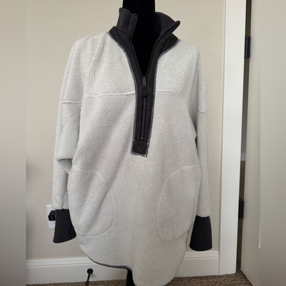 Free People Movement reversable pullover - Picture 2 of 3